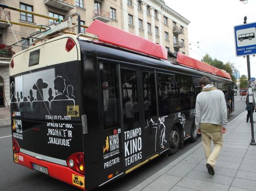 Festivalis „Kino šortai“ pristatomas viešajame transporte