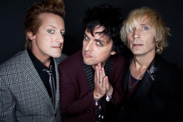 Muzikiniai pusryčiai: „Green Day“ ragina nužudyti DJ'ėjų