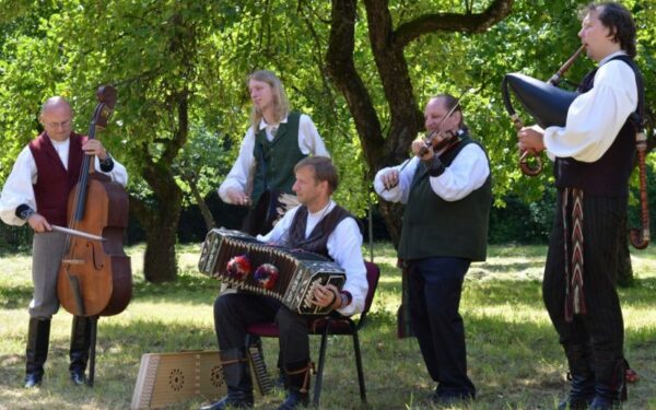 Festivalyje „Griežynė“ – cimbolų skambesys, liaudies melodijos ir piemenų dainos