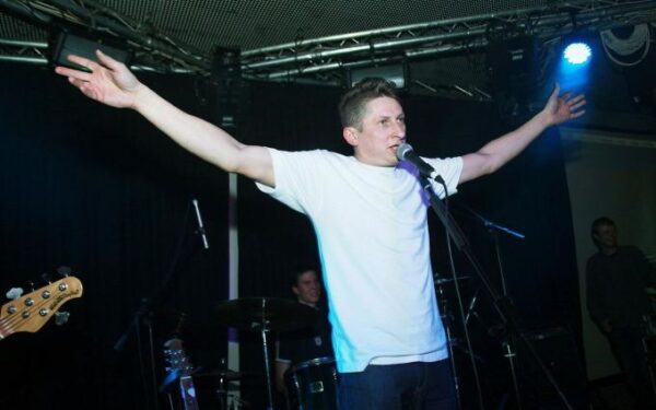 Muzikiniuose pusryčiuose – metų laikuose pasiklydę rokeriai „Anbo“