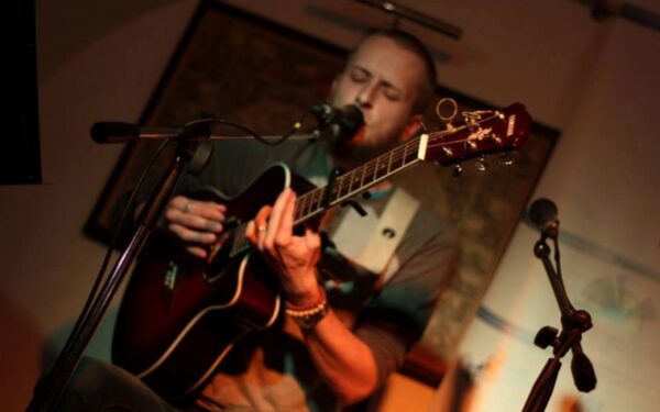 Gytis Ambrazevičius trumpai: kodėl dainuojamoji poezija?