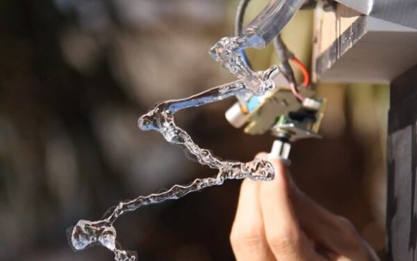 Gyvatėle iš čiaupo tekantis vanduo: kaip išlankstyti vandens srovę? (video)