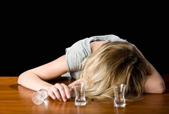 Kaip įveikti nuovargį po nakties su daug maisto ir alkoholio