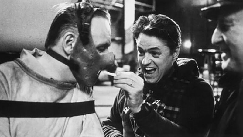 Nuotraukos iš filmavimų aikštelių – pavyzdžiui, Hanibalas valgantis gruzdintas bulvytes