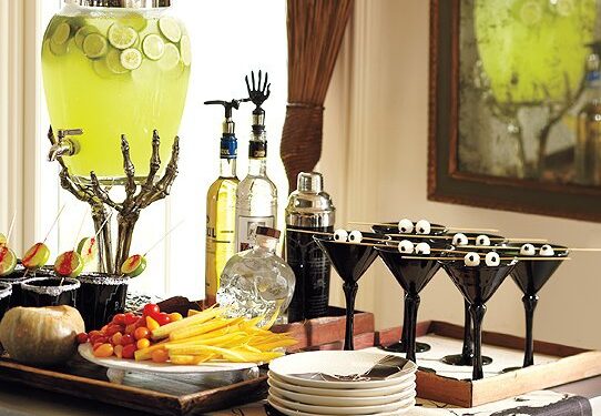 Šiurpą keliantys alkoholiniai kokteiliai Helovinui