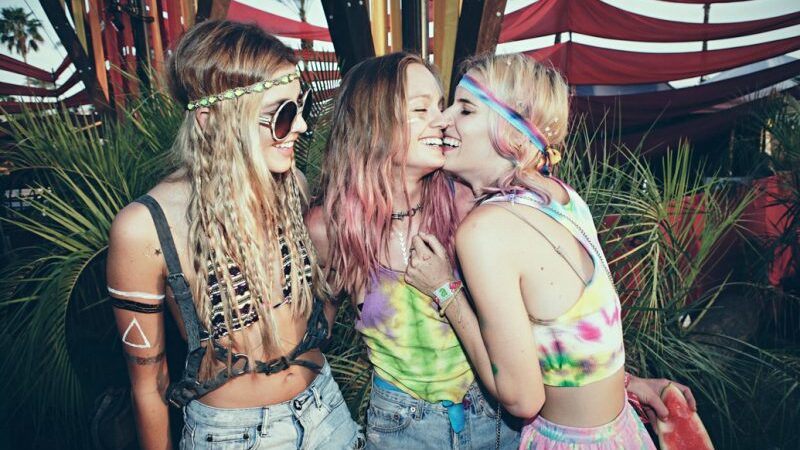 Stilistai šiemet rekomenduoja deivės, hipių arba hipsterišką įvaizdį (foto)