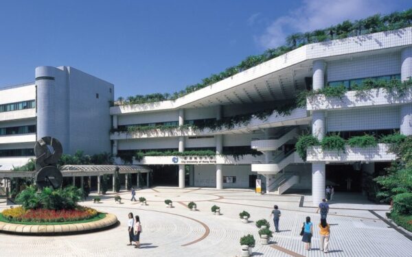 Honkongo profesoriaus įspėjimas studentams: „Nemokantys užsienio kalbos yra patekę į rimtą bėdą“