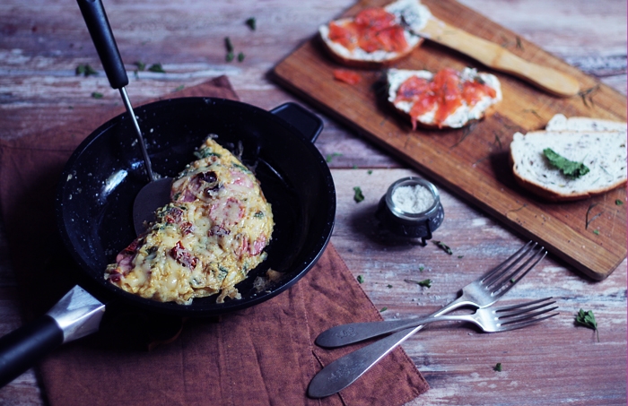 Sekmadienio receptas - omletas su sūriu ir petražolėmis