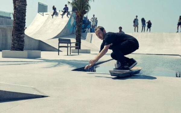 Ką bendro turi ore kybanti riedlentė ir CERN greitintuvas? (video)