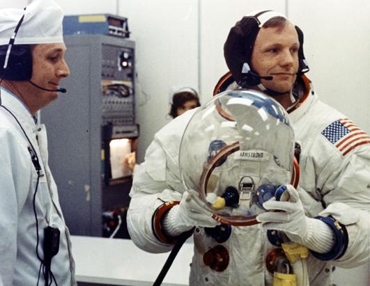 Iš gyvenimo pasitraukęs N. Armstrongas: mėnulyje ir ant žemės (foto)