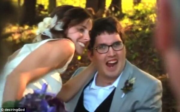 Tikros meilės istorija: pora susituokė nepaisant to, kad vyras tapo neįgalus (foto, video)