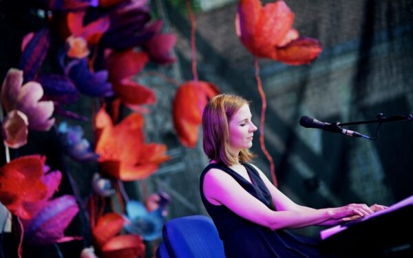 Ieva Narkutė šiandien ir prieš 12 metų, kuomet parašė pirmąją dainą (interviu)