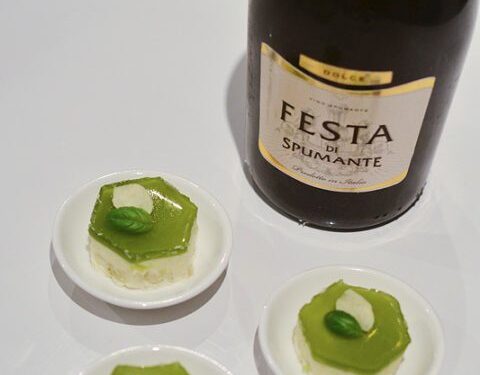 Žaliai baltas desertas su baziliku (4 porcijos)