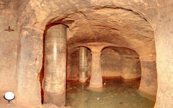 Po Anglijos miestu – slaptų tunelių tinklas (Foto, video)