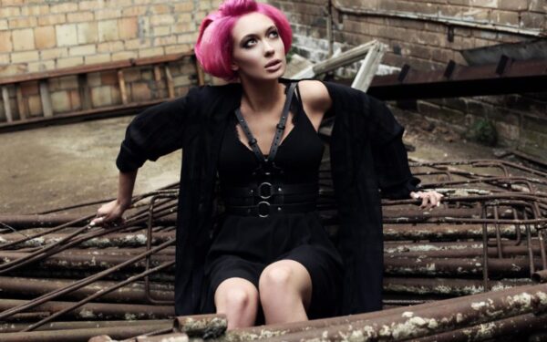 Naujausią šukuosenų kolekciją A.Valaitis pristatė apleistoje gamykloje