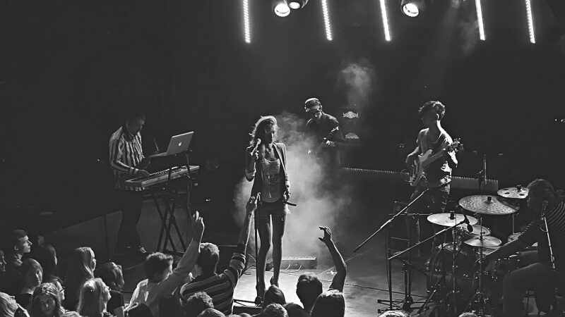 Ketvirtadienį „Vasaros terasoje“ – nemokamas grupių „Saulės Kliošas“, „Beissoul & Einius” ir „Alice Way“ koncertas