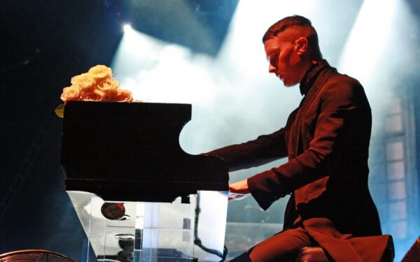 „Hurts“ Kaune: estetiškai (Foto)