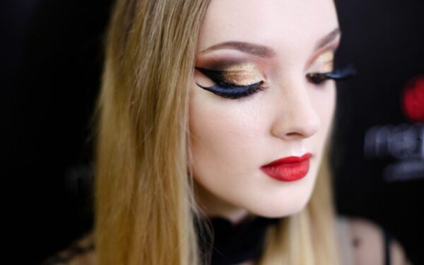 Naujųjų metų pasitikimas: šventiniai makiažai ir pagrindinės tendencijos (foto)