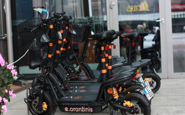„E.Oranžinis“ – nei turistui, nei vilniečiui – tik „grietinėlei“  (Foto)
