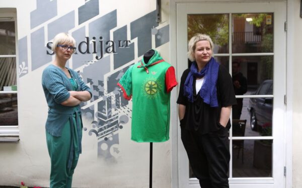 „LT Identity“ ir lietuviškais simboliais puošti marškinėliai sporto sirgaliams