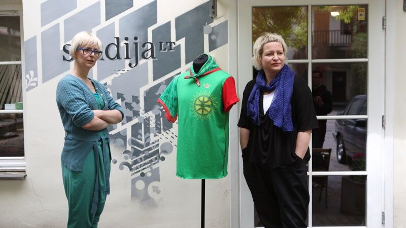 „LT Identity“ ir lietuviškais simboliais puošti marškinėliai sporto sirgaliams