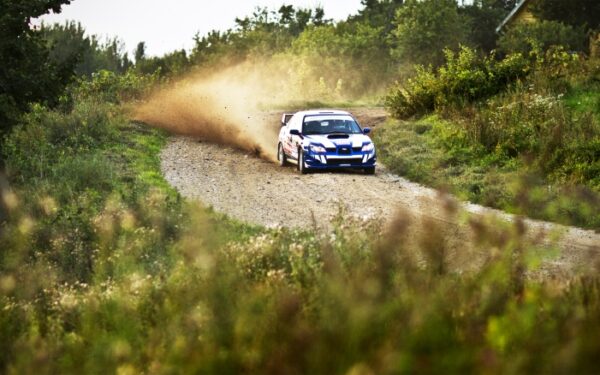 Eismo taisyklių nepažeidinėjantis lenktynininkas