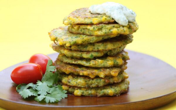 Kukurūzų blynai su avokadų padažu