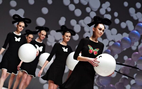 A. Kuzmickaitės kolekcijos spektaklis įvyko. Kada drugelių bus per daug? (nuomonė, fotoreportažas)