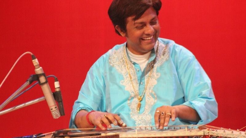 Muzikos terapija su Grammy nominantu iš Indijos (video)