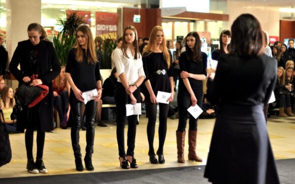 „Infekcijos kastinge“ modelių ieškos dizaineriai ir fotografai