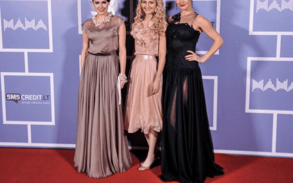 Suknelė pagal „Inži“ dizainerę I.Žitkuvienę: „Seksualūs rūbai, ne tik atviri“