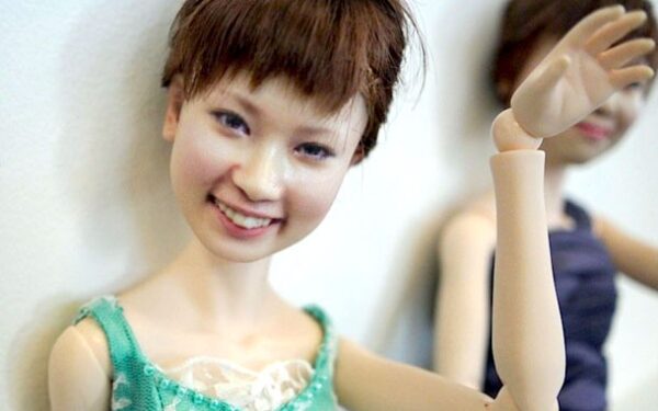 Nauja manija: Japonija pamišo dėl lėlių, kurios yra tikri žmonių klonai! (foto)