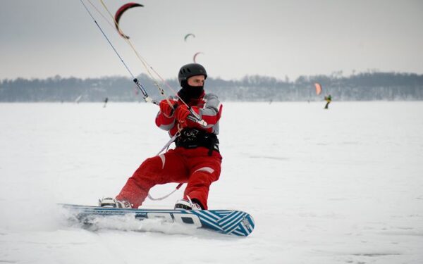 Oro akrobatai ant Kauno marių aplenkė vėją (Foto, video)