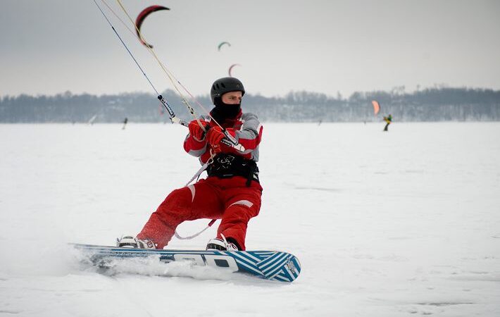 Oro akrobatai ant Kauno marių aplenkė vėją (Foto, video)