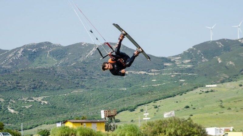 Jėgos aitvarai lietuvį neša per pasaulį: savo vietą atradęs Ispanijoje, įkūrė mokyklą