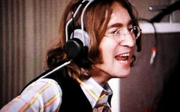 Tamsioji įtakingojo J. Lennono pusė: smurtas už taiką ir meilę