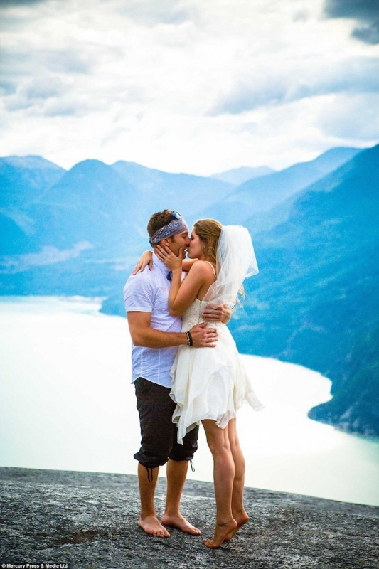 Vestuvės 700 metrų aukštyje: mažiau išlaidų ir streso? (foto)