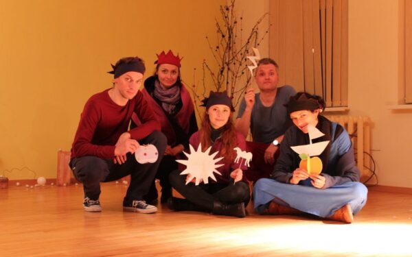 Vaikų globos namuose besilankanti „cezario grupės“ aktorė B. Arsobaitė: „Jei nuvykusi verksiu, niekam nebus lengviau“