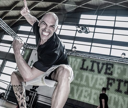 Vilniuje viešėsianti fitneso legenda Julio Papi: „Sveikas gyvenimo būdas laikosi ant trijų dramblių“