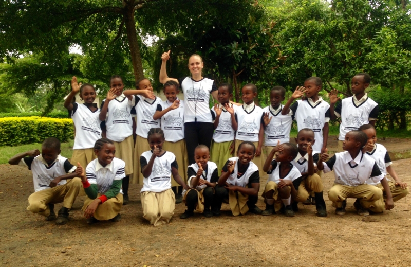 Maratonininkė M. Juodeškaitė Tanzanijos vaikus moko sportuoti ir kalbėti angliškai