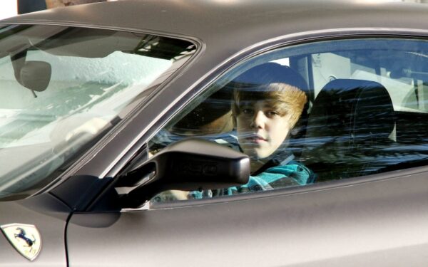 J. Bieberio, Rihannos ir kitų įžymybių persekiotojai