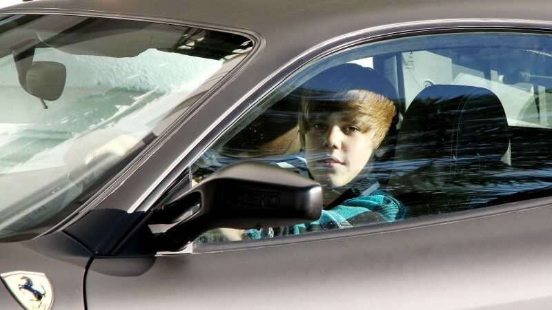 J. Bieberio, Rihannos ir kitų įžymybių persekiotojai