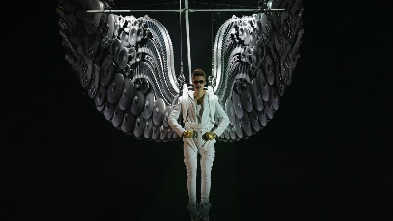 Stabdantis karjerą Justinas Bieberis kviečia į pasimatymą kino teatre