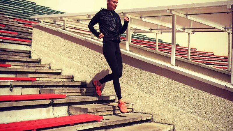 17 kilogramų atsikračiusi Justina Jarutė prieš bėgimą stiprinasi vaisių kokteiliu