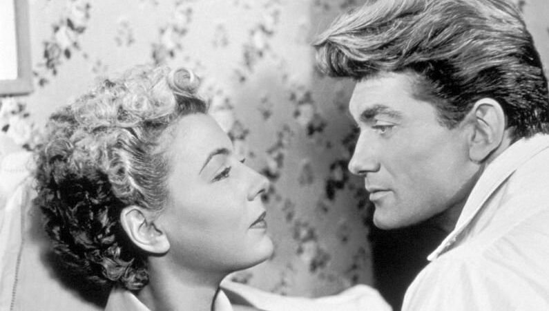 Į kino klasikos sekmadienius „Skalvija“ vilios J. Cocteau šedevru „Orfėjas“