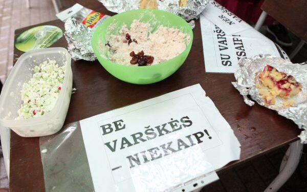 Skani protesto akcija „Už laisvę valgyti varškę“  (Foto)