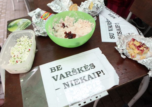 Skani protesto akcija „Už laisvę valgyti varškę“  (Foto)