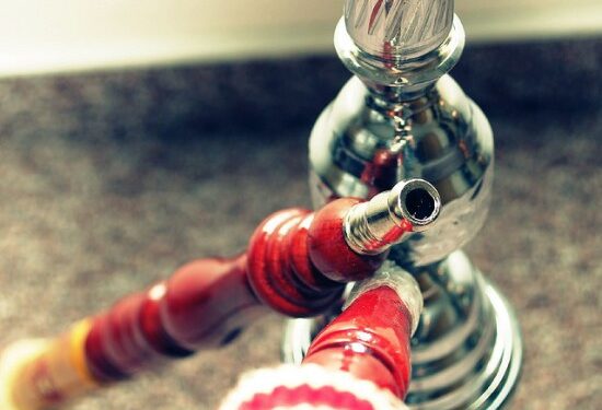 Saldus kaljano dūmas – juodesnis už cigarečių