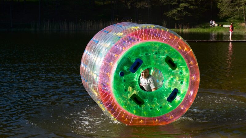 „Galapagai / Roko naktys“ – įspūdžių lavina skriejant virš vandens