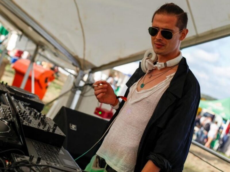 „Penktadienio DJ“: Kasparas Stundžius ir jo diskotekinės gėrybės